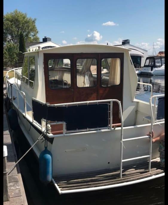 Suesses Motorboot - Bremen Ueberseestadt 外观 照片