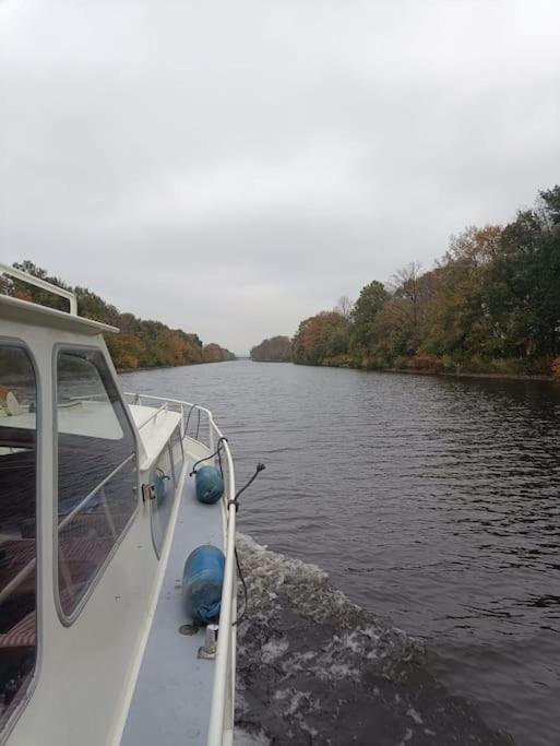 Suesses Motorboot - Bremen Ueberseestadt 外观 照片