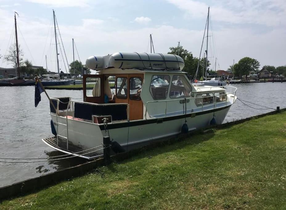 Suesses Motorboot - Bremen Ueberseestadt 外观 照片
