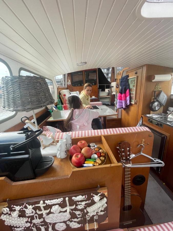 Suesses Motorboot - Bremen Ueberseestadt 外观 照片